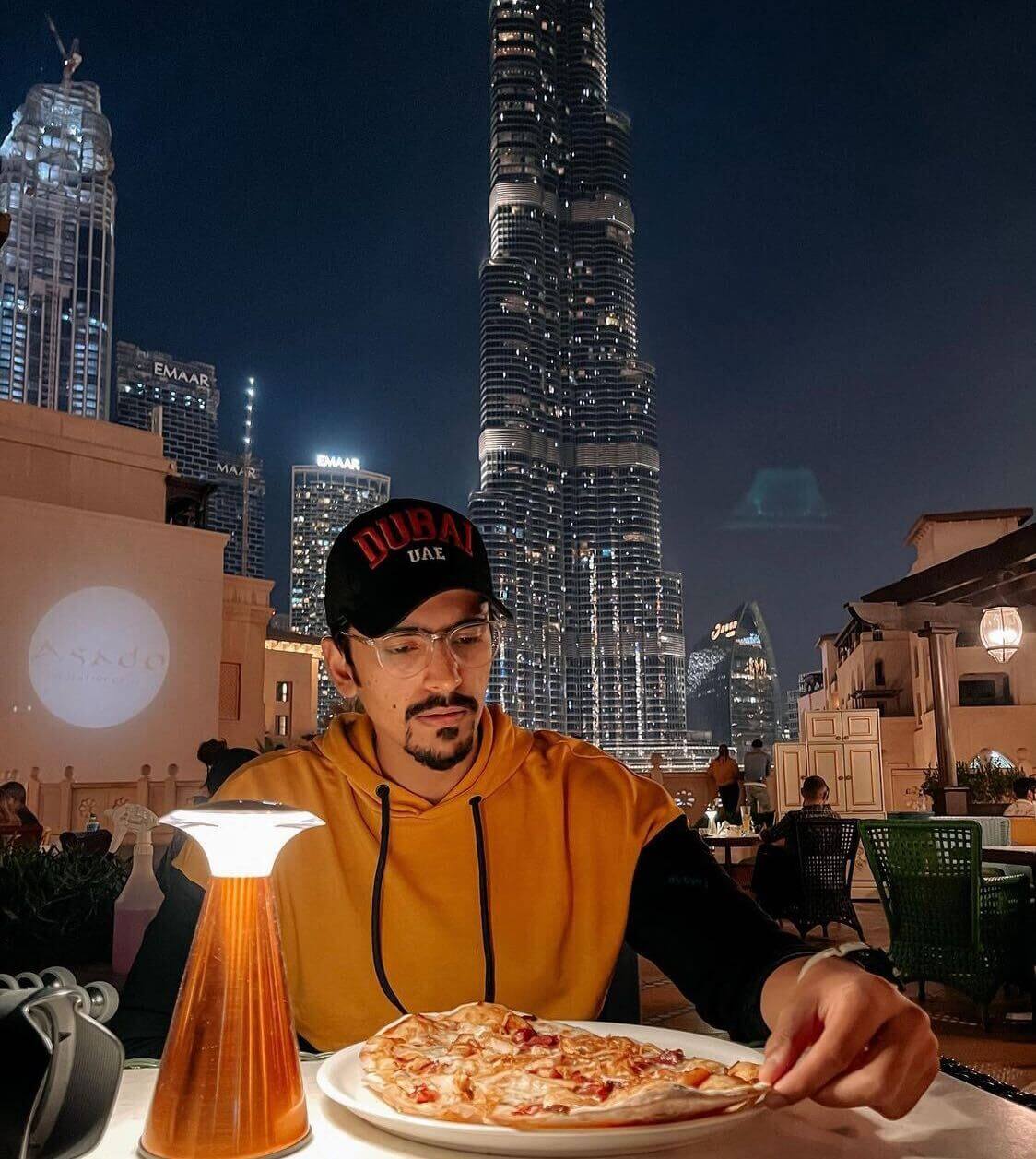 15-male-female-food-bloggers-in-pakistan-on-instagram-2023